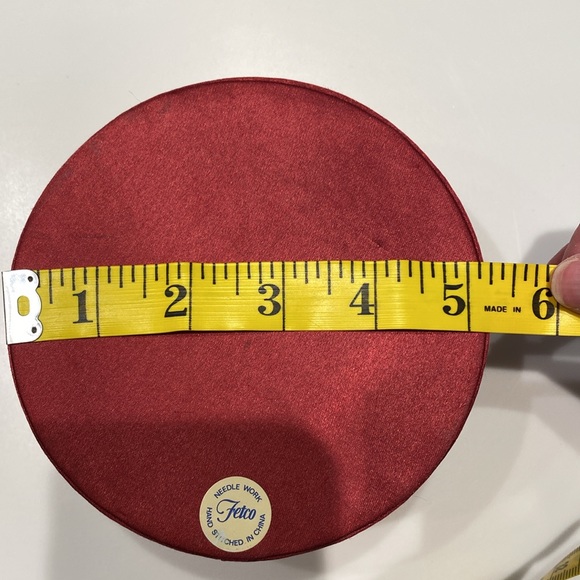 Round Tapestry Needlepoint Storage Keepsake Jewelry Trinket Box - Picture 8 of 8